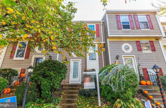 1679 FIELDTHORN DRIVE - 1679 Fieldthorn Drive, Reston, VA 20194