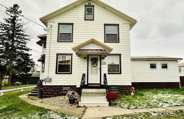 608 LAMBERD AVENUE, #2 photos photos