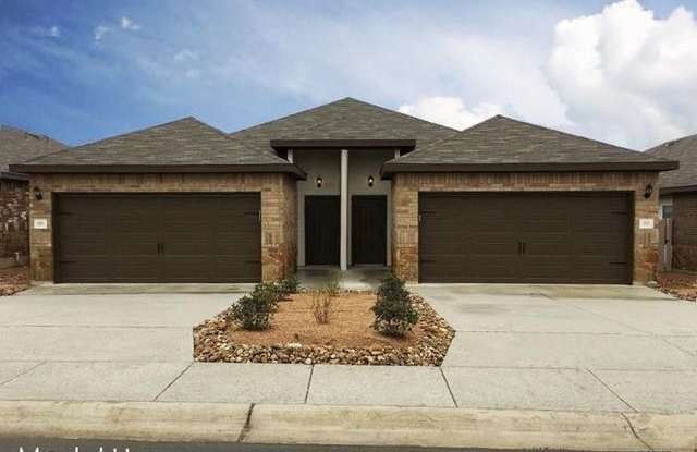 2546 - 2548 Pahmeyer Road New Braunfels, Tx. 78130 - 2 photos photos