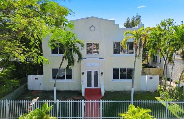 1630 SW 10th St Gallery 1
