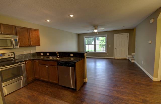 Gorgeous 3 Bedroom Townhome Gallery 4