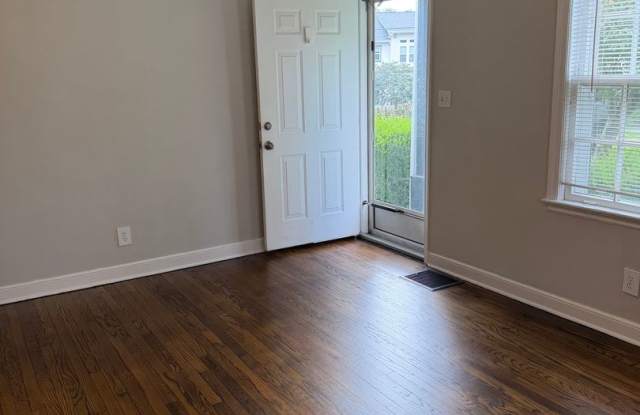 Two bedroom Cottage in East Nashville- Minutes to Coffee & Restaurants Gallery 3