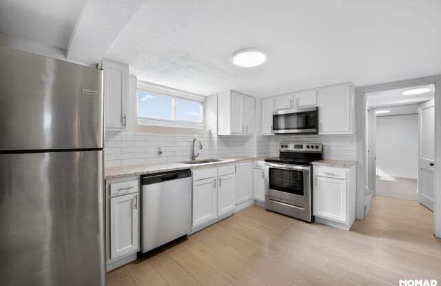 Charming 2BR duplex in Englewood with RV parking - 4325 South Cherokee Street, Englewood, CO 80110