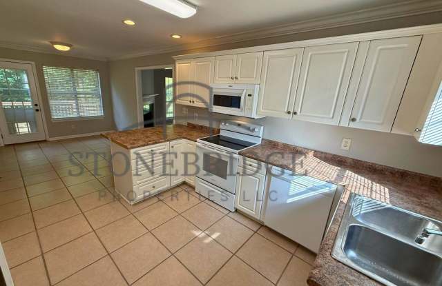 3 bed, 2 bath home in Helena Gallery 4
