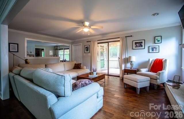 4011 Windwood Circle Gallery 3