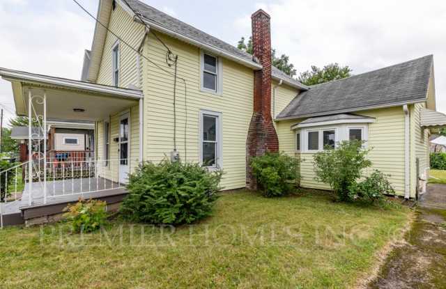 Single-Family Home 2BR/1BA with Garage & Fenced Yard! -908 7th St NE Gallery 1