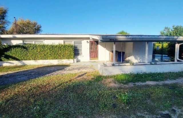 25 Maple Avenue N photos photos