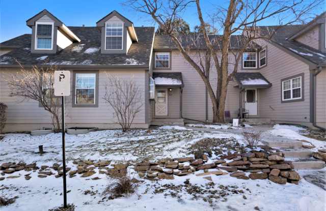 3 Bedroom Townhouse in School District #12, Main Level bedroom, 1 Car Garage Gallery 3