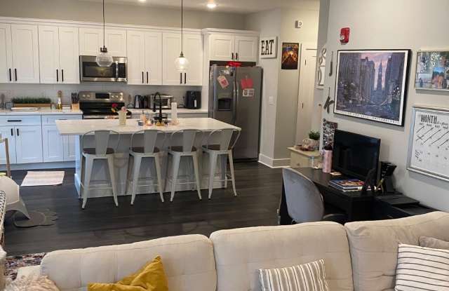 4007 RIDGE Avenue Gallery 2