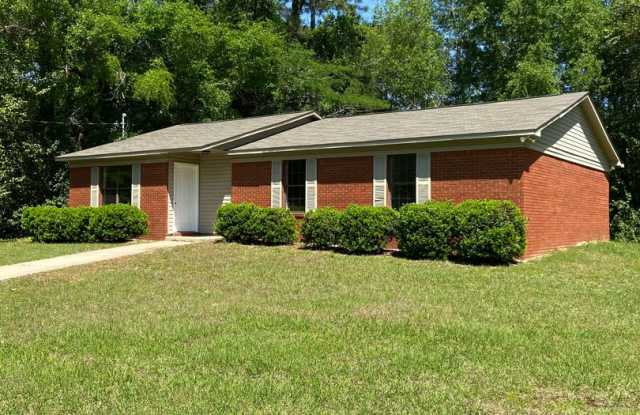 Cozy 4 Bedroom House Close to Campus for August 2027! photos photos