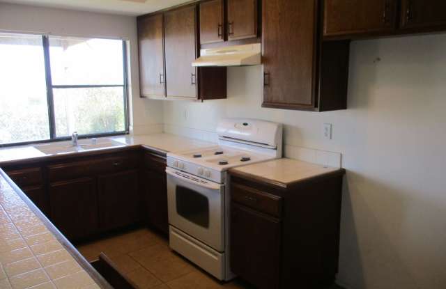 1774 HENDERSON CT Gallery 2