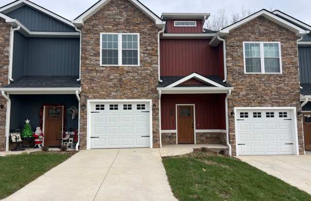 3 Bed 2.5 bath Condo located in Gray! - 323 Piper Glen, Gray, TN 37615
