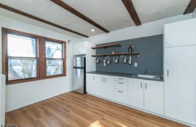 90 Maple St photos photos