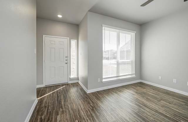 525 Fallbrook Dr Gallery 3
