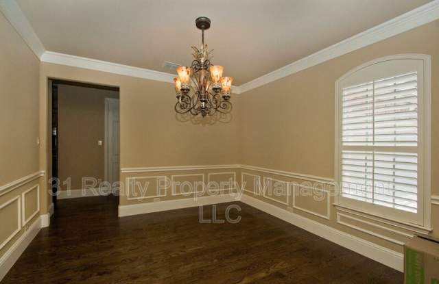 938 Nightingale Dr Gallery 2