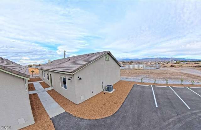 1340 E Arrowhead Street Gallery 4