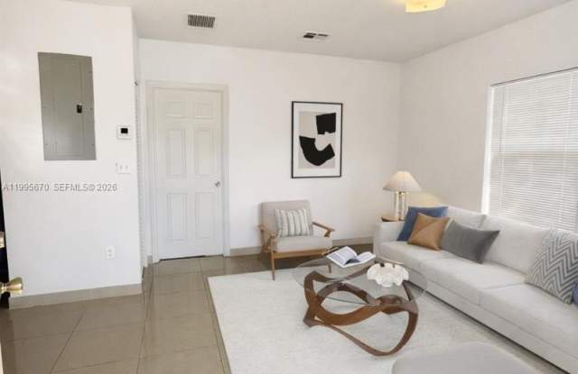 2155 NW 28th St photos photos