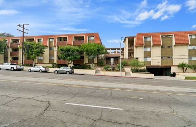 CONTEMPORARY 2 BEDROOM CONDO IN SERENE SIGNAL HILL! - 2501 Temple Avenue, Signal Hill, CA 90755