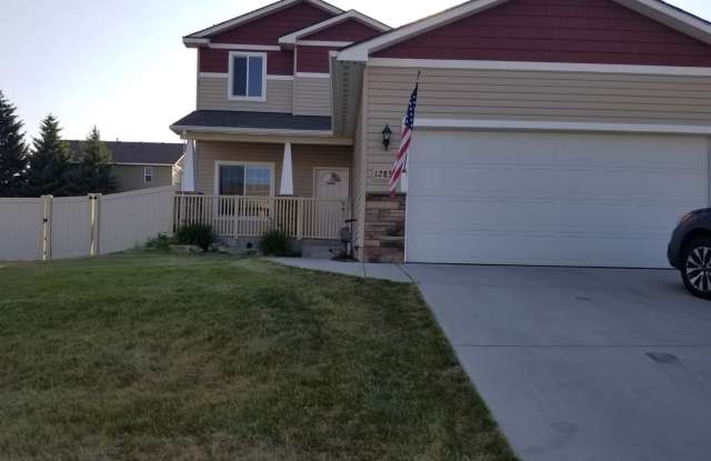 Beautiful well maintained 4 bedroom 3 bath Post Falls home. photos photos