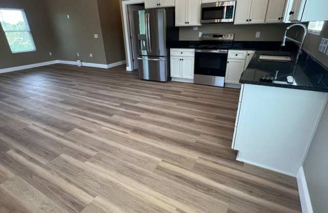 3 BR, 2 BA Apartment - No HOA photos photos
