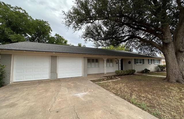2814 W Dengar Ave - 2814 West Dengar Avenue, Midland, TX 79705