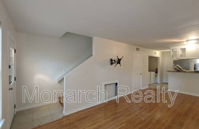 620 SW 10th Lane Unit 4  Gainesville, Florida 32601 Gallery 3