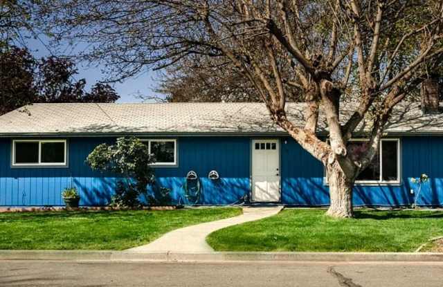 3BED2BATH - LAUNDRY HOOKUPS, FENCED YARD photos photos