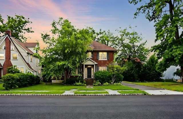 258 Hyslip Ave photos photos