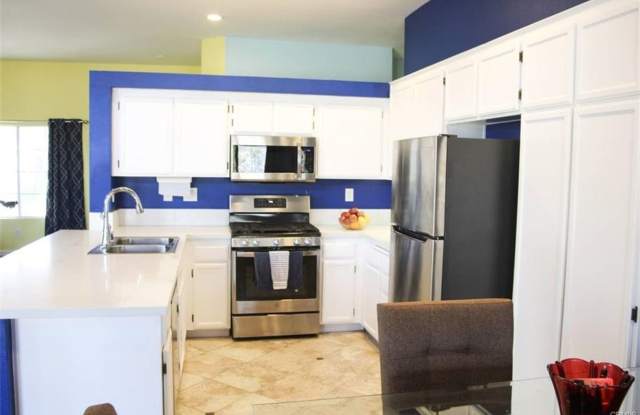 Save money on Electricity with these Spacious 4 bedrooms home with SOLAR PANELS!! photos photos