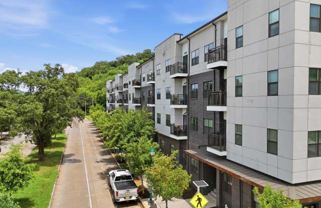 782 Riverfront Parkway photos photos