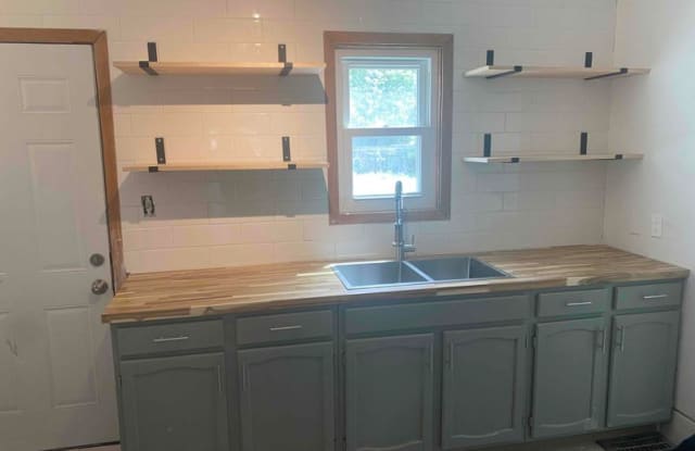 1416 2nd ave S Lower - 1416 2nd Avenue South, Fargo, ND 58103