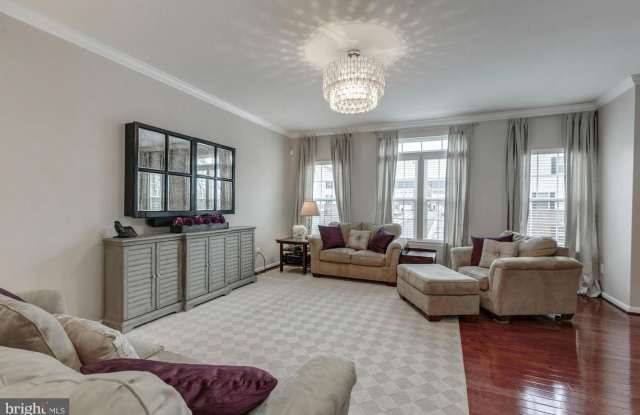 Beautiful 3BR Townhome Available Gallery 3