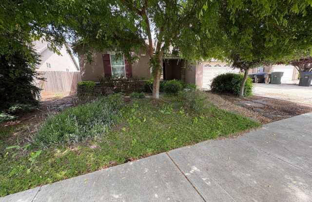 3 Bedroom Home located NW Visalia! - 6612 West Vine Court, Visalia, CA 93291 3 Bedroom Home located NW Visalia! - 6612 West Vine Court, Visalia, CA 93291