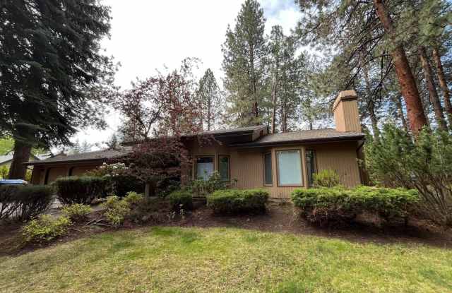 Large 3 Bed/2 Bath Home in the Mountain High Community - SE Bend - 60639 Thunderbird Court, Bend, OR 97702 Large 3 Bed/2 Bath Home in the Mountain High Community - SE Bend - 60639 Thunderbird Court, Bend, OR 97702