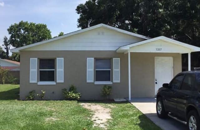 3207 West Delaware Avenue - 3207 Delaware Avenue, Plant City, FL 33563