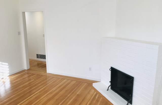 2664 Baker Street Gallery 2