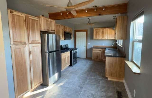 ALL UTILITIES INCLUDED - Country Home in the county on 1/2 Acre lot Gallery 1