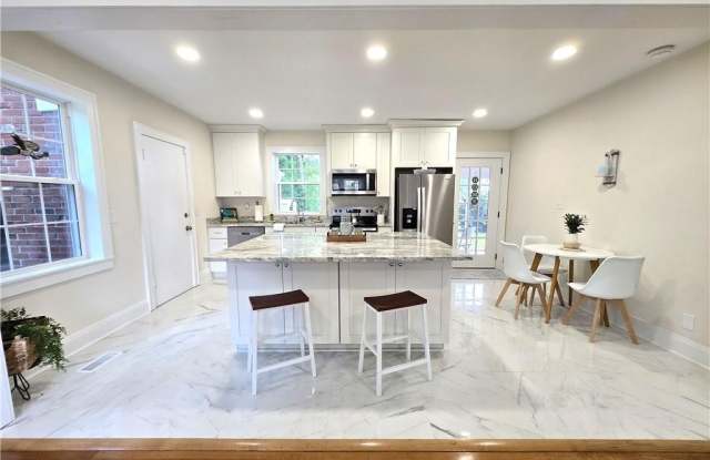 105 W Severn Road photos photos
