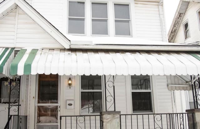 568 E CHESTNUT STREET - 568 East Chestnut Street, Coatesville, PA 19320