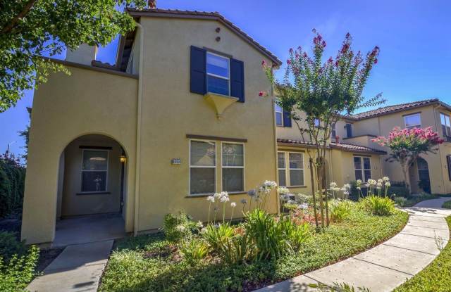 Beautiful 4 Bedroom, 2.5 Bath Condo for Rent in Elk Grove photos photos