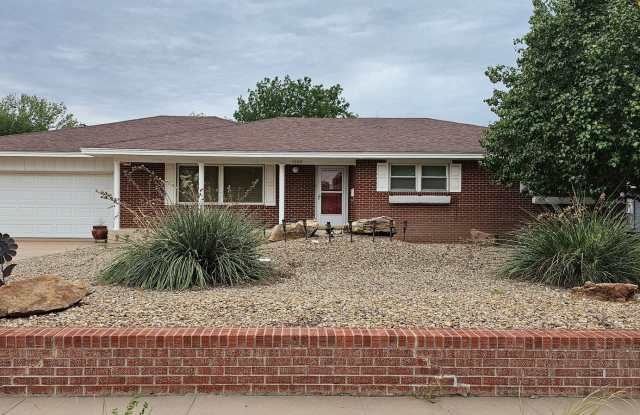 Gorgeous 3 bedroom, 2 bath home Available 4/17 photos photos