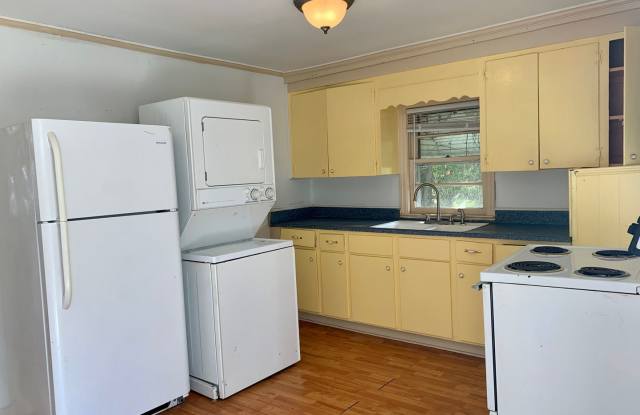 Promise Land North --  Charming 3 bedroom home in heart of Historic Walking District Downtown Morehead City! Gallery 4