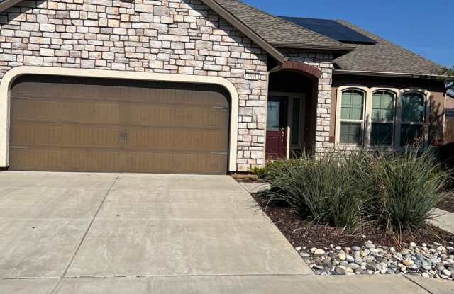 Charming Loma Vista Home - 3891 Duncan Avenue, Clovis, CA 93619