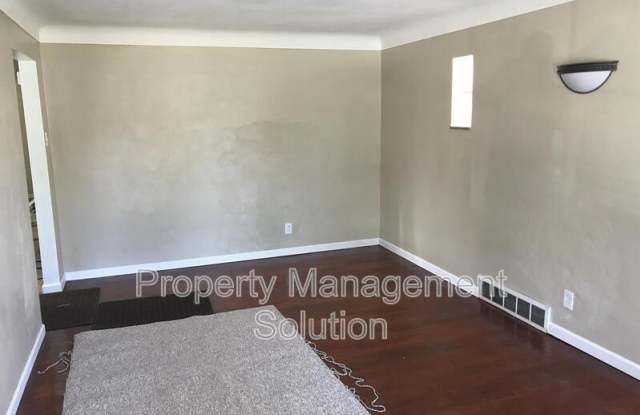 4737 Plover Gallery 4