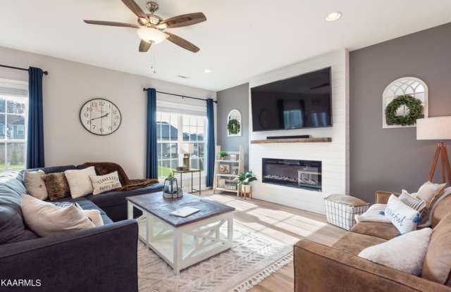 2019 Wooded Mountain Lane Gallery 3