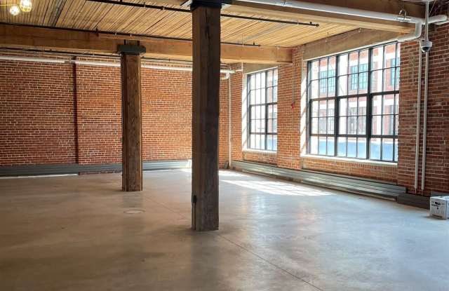 1000 Jackson Gallery 2