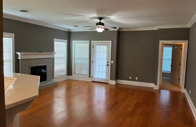 233 Forest Glen Gallery 3