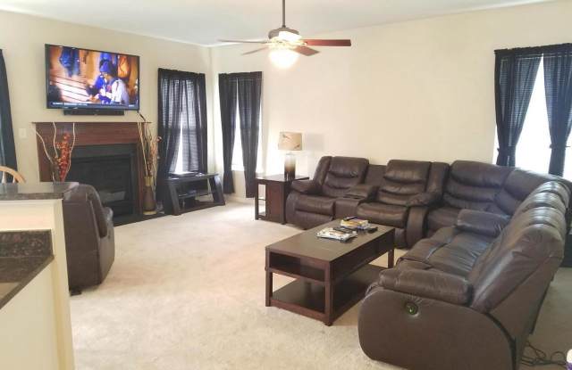 4941 BREEZE WAY Gallery 2