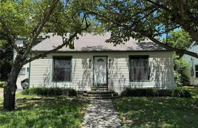 208 N Elm Street photos photos