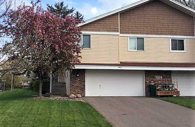 9811 Cavell Circle - 9811 Cavell Circle, Bloomington, MN 55438